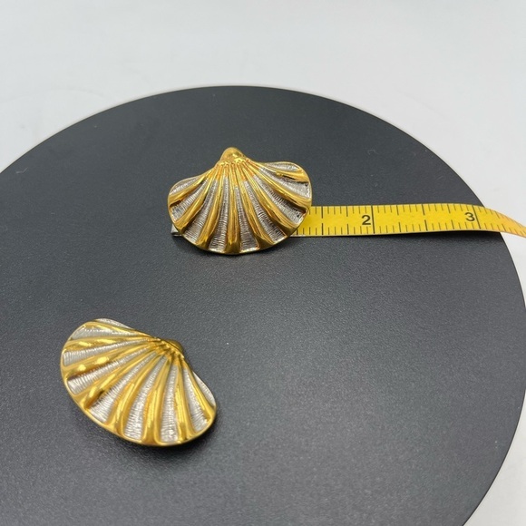 Large Seashell Shiny Polished Gold tone Textured Silver tone  Clip Earrings - Picture 12 of 15